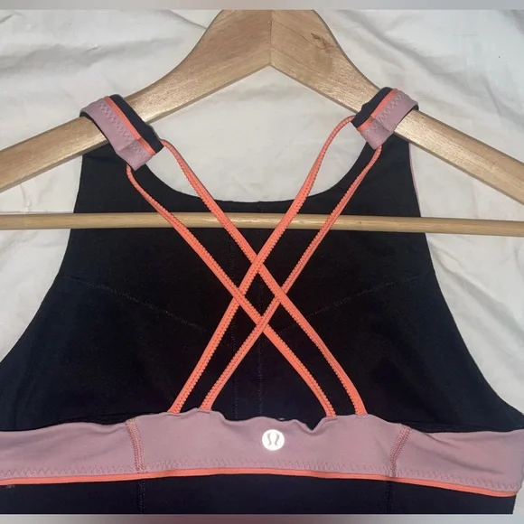 Lululemon tank top with built in sports bra in size 6 - Picture 1 of 3